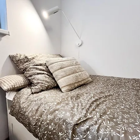 Walk To Park, Modern 2bd Kitchen! Balcony, Parking Appartement *