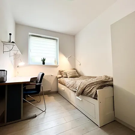 Walk To Park, Modern 2bd Kitchen! Balcony, Parking * Wrocław