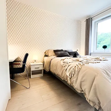 Walk To Park, Modern 2bd Kitchen! Balcony, Parking Appartement *