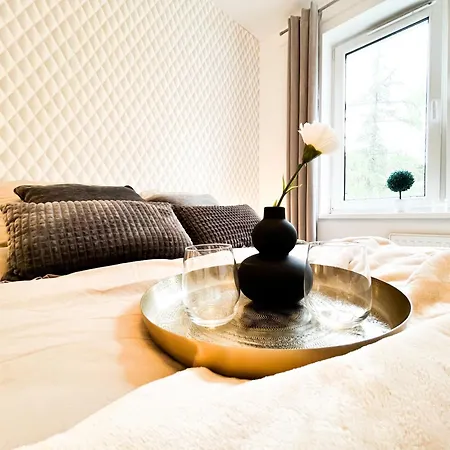 Walk To Park, Modern 2bd Kitchen! Balcony, Parking Vratislav