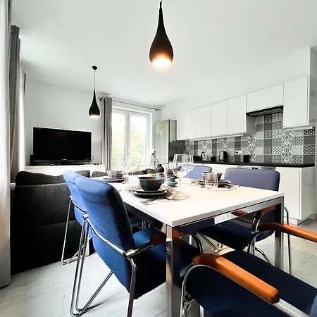 Walk To Park, Modern 2bd Kitchen! Balcony, Parking Apartmán *